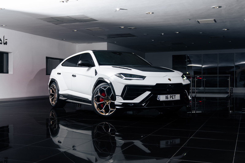 Lamborghini Urus White, Platinum Executive Travel, Available for Hire UK, Hire Car